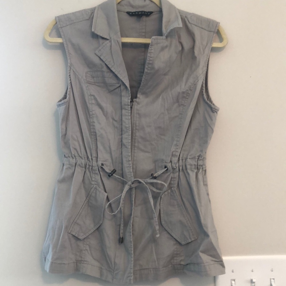 Tie front zip up Gray vest with pockets